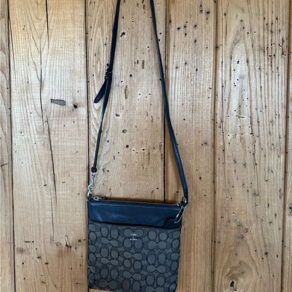 Authentic COACH Crossbody Bag See Photos - Picture 2 of 14